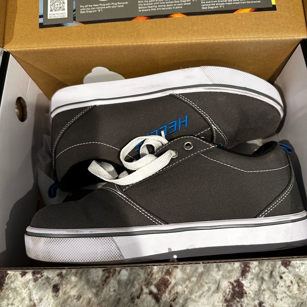 Boy’s Heelys